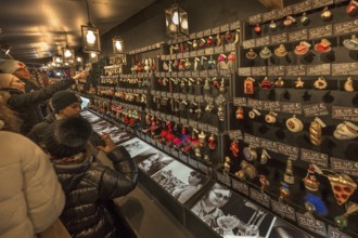 Stand with Christmas tree decorations at the Christkindlesmarkt, Nuremberg, Middle Franconia,