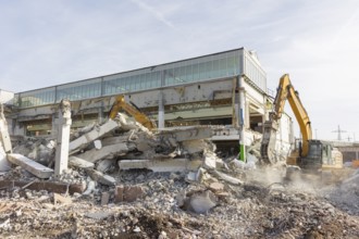 Demolition of the old shopping centre in Dresden-Nickern by the investor Krieger. The new building