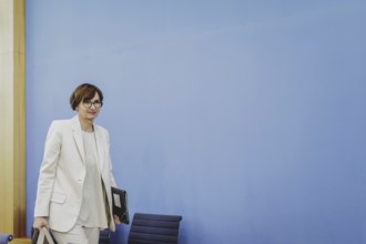 Bettina Stark-Watzinger (FDP), Federal Minister of Education and Research, at a press conference on