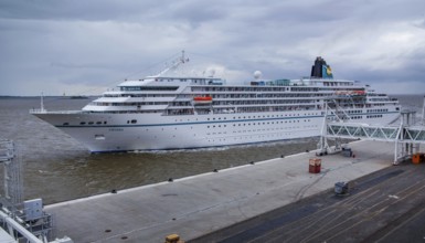 Cruise liner television spaceship Amadea at Columbuskaje, Bremerhaven, Weser estuary, Weser, North