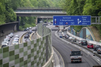 Motorway construction site on the A52 in Essen, complete refurbishment of the carriageways in both