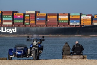 Container freighter Al Manamah, of the shipping company Hapag-Lloyd, in the harbour entrance of the