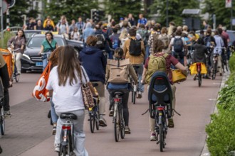 Central cycle path on Smakkelaarskade, at Utrecht Centraall station, in the centre of Utrecht,