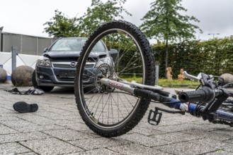 Re-enacted, fatal, accident with a car and a cyclist, at the North Rhine-Westphalia police,