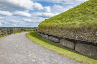 An image of newgrange bru na boinne