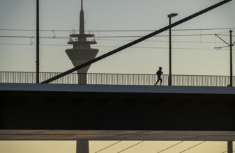 Jogger on the Oberkassler Rhine Bridge, Rhine Tower, behind the Rheinknie Bridge, Düsseldorf, North