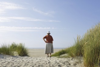 Elderly tourist on the island of Borkum, 19.07.2024