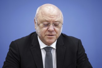 Ulrich Schneider, Managing Director of Der Paritätische Gesamtverband, at a press conference on the