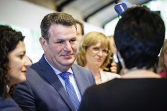 Hubertus Heil (SPD), Federal Minister of Labour and Social Affairs, visits the hairdressing salon