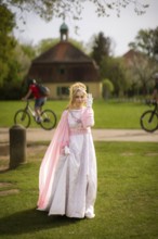 Cinderella can also be seen around Moritzburg Castle in spring. Model Tamara Kretschmer once again