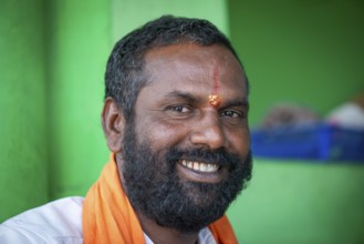 Laughing Pilgrim, Minakshi or Meenakshi or Sri Minakshi Sundareshwara Temple, Madurai, Tamil Nadu,