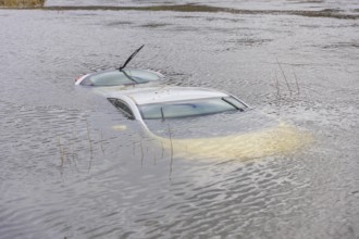 Recently, an inadequately secured car sank in the flood waters of the Elbe and was only located