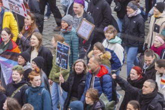 160 organisations and initiatives demonstrated against the right in Dresden on Saturday. Around 10,