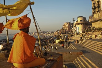 Hindu ascetic meditating on the ghats, Varanasi, India, Asia