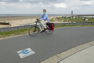 Cyclist, marking, start or end of Elbe cycle path, Kugelbake, Cuxhaven, Lower Saxony, Germany,