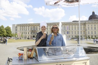 Loreen Herrmann, founder of the ice cream brand with KUHnterbunten creations, and Natascha