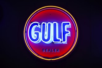 Illuminated advertising Gulf Dealer