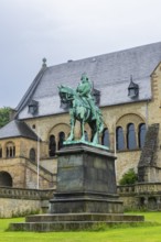 The imperial palace of Goslar covers an area of around 340 by 180 metres, situated at the foot of