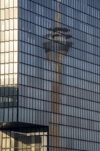 Düsseldorf Media Harbour, facade of the Hyatt Regency Hotel, reflection of the Rhine Tower, North