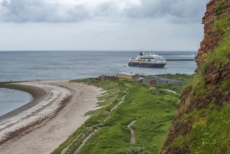 Passenger ship Maud, Hurtigruten Expeditions in the roadstead off the offshore island of