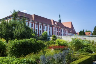 The Cistercian monastery of St Marienstern (sorb. Marijina Hwezda) is located on the Klosterwasser