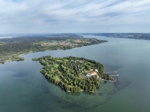 The island of Mainau in Lake Constance with the jetty and the baroque Mainau Castle, built between