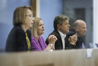 Nancy Faeser (SPD), Federal Minister of the Interior and Home Affairs, and Robert Habeck (Alliance