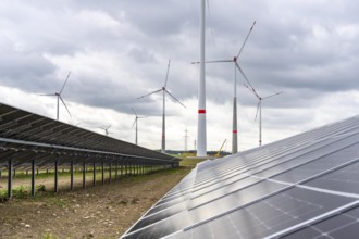 Wind farm and large-scale photovoltaic system, north-east of Bad Wünnenberg, near the village of