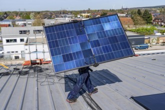 Installation of solar modules on the roof of a commercial enterprise, over 400 photovoltaic modules