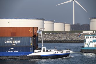 Large oil tanks at MaasvlakteOlie Terminal N.V., in the Yangtzekanaal, Maasvlakte 2, Rotterdam,