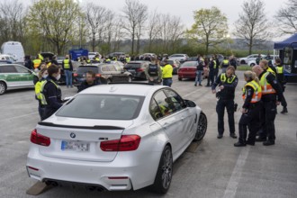 Joint inspection by customs and police, on the A3 motorway towards Cologne, at the Stindertal