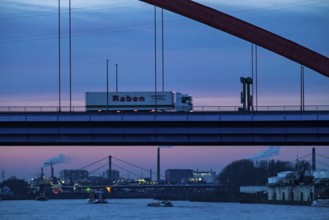 Bridge of Solidarity, road bridge between the districts of Rheinhausen and Hochfeld, over the river