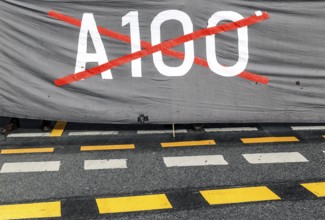 Demonstration to stop the expansion of the A100 motorway during the Stop fossil fuel subsidies