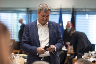 Markus Söder (Minister President of Bavaria, CSU) on his mobile phone in front of the consultations