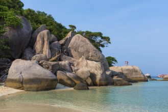 Beach with granite rocks on the holiday island of Nang Yuan Island, island, tropical, tropics,