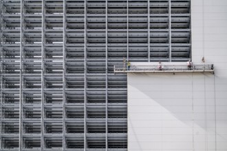 Construction of a high-bay warehouse, storage system for high space utilisation, in steel