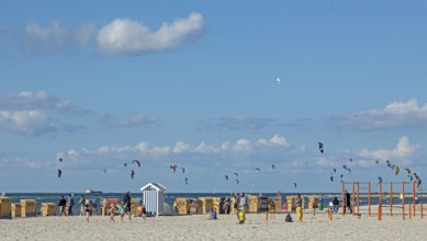 Kitesurfer, beach, beach chairs, Laboe, Schleswig-Holstein, Germany, Europe