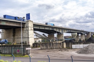 The Berlin Bridge, motorway A59, over the Duisburg port area, 1.8 km long, has a remaining useful