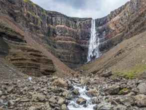 Waterfall Hengifoss, basaltic layers interwoven with red sedimentary layers, Iceland, Europe