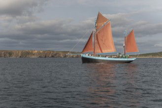 Old sailing ship, classified as a historical monument, for tourist excursions at sea. Camaret sur