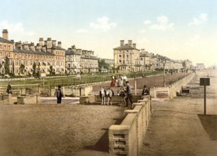 Die Terrasse, Lowestoft, England / The terrace, England, Historic, digitally restored reproduction