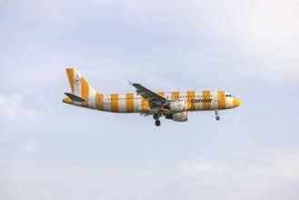 Aircraft on approach, Condor Airbus A320-200, Fraport. Frankfurt am Main, Hesse, Germany, Europe