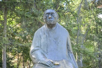 Statue of Käthe Kollwitz, Kollwitzplatz, Prenzlauer Berg, Pankow, Berlin, Germany, Europe