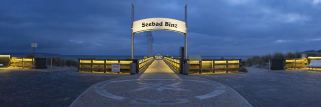 Seebrücke, Seebad Binz, Island of Rügen, Mecklenburg-Vorpommern, Germany, Europe