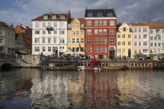 Nyhavn, in the Frederiksstaden district, harbour district with houses over 300 years old, promenade