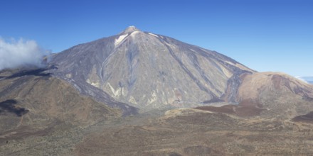 Panorama during the ascent to Alto de Guajara, 2715m, behind it the Pico del Teide, 3717m, Teide