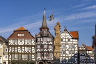 Half-timbered houses, St Michael's merchants' guild house and Rolandsbrunnen fountain on the market