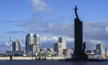 National Monument to the Sailors, Nationaal Monument voor de Zeelieden silhouetted against the