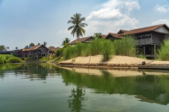 Stilt houses on the Mekong River on Don Det Island, Si Phan Don, Champasak Province, Laos, Asia