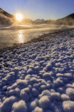 Wild river, riverbed, winter, snow, hoarfrost, backlight, fog, sunbeams, sunset, Isar, view of